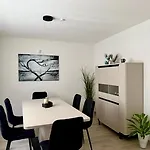 公寓 Mit Garten Und Parkplatz Mitten In Neumarkt 德尔奥博的新市场