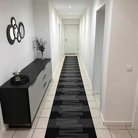 Apartment Mit Garten Und Parkplatz Mitten In Neumarkt *