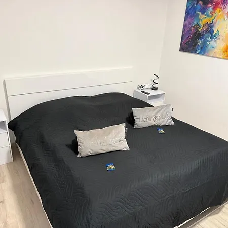 Mit Garten Und Parkplatz Mitten In Neumarkt