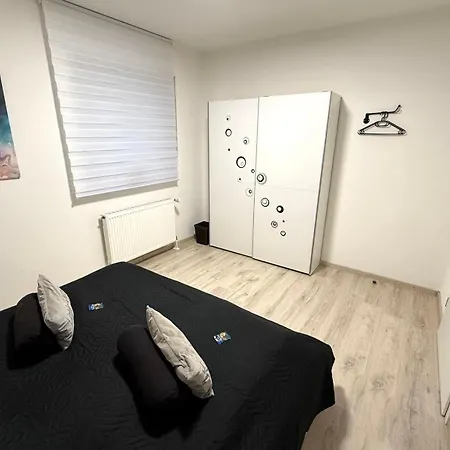 Mit Garten Und Parkplatz Mitten In Neumarkt Apartment *