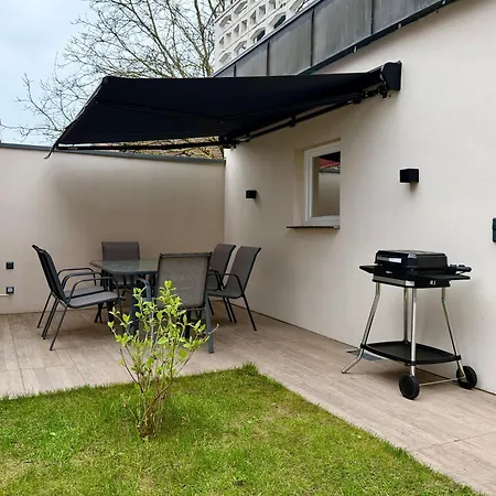 Mit Garten Und Parkplatz Mitten In Neumarkt *