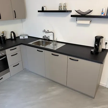 Apartment Mit Garten Und Parkplatz Mitten In Neumarkt *