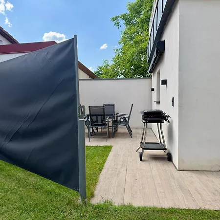 Apartment Mit Garten Und Parkplatz Mitten In Neumarkt