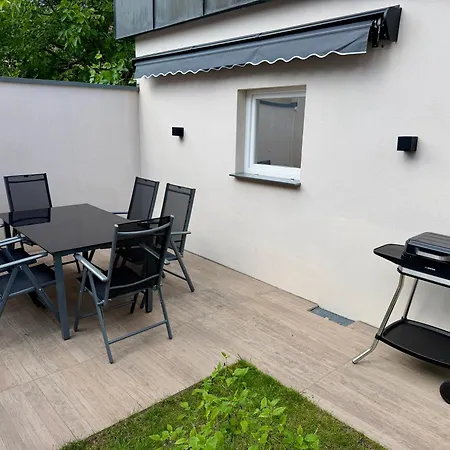 Mit Garten Und Parkplatz Mitten In Neumarkt Apartment *