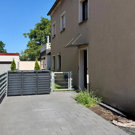 Apartment Mit Garten Und Parkplatz Mitten In Neumarkt *