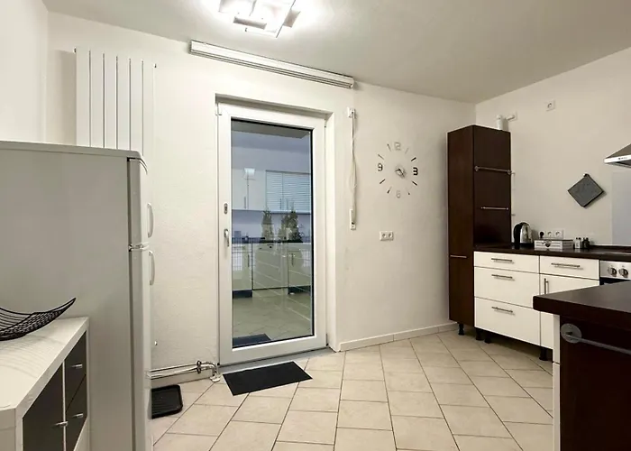 Mit Garten Und Parkplatz Mitten In Neumarkt Apartmán *